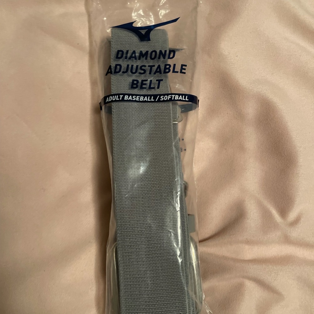 Mizuno men’s Grey belt NWT